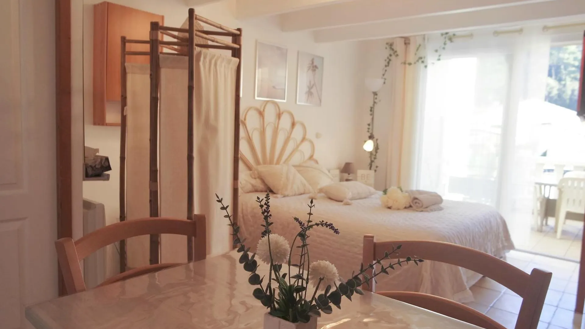 Maisonnette Proche Mer Terrasse Parking Climatisee location