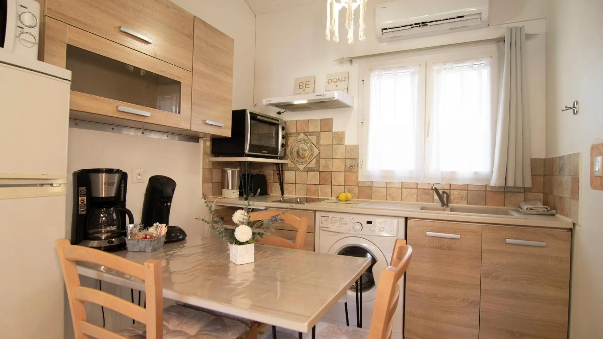 Maisonnette Proche Mer Terrasse Parking Climatisee Villeneuve-Loubet Apartment